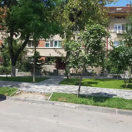 Cheap Accommodation Student Type Apartment *